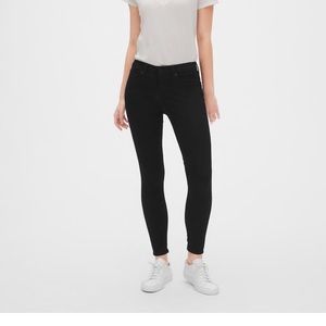 *Like New* Mid Rise True Skinny Jeans in Sculpt